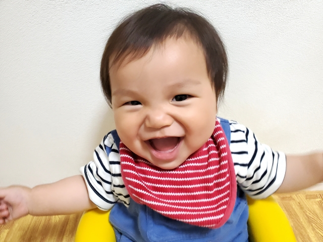 小児はりを受けた赤ちゃん